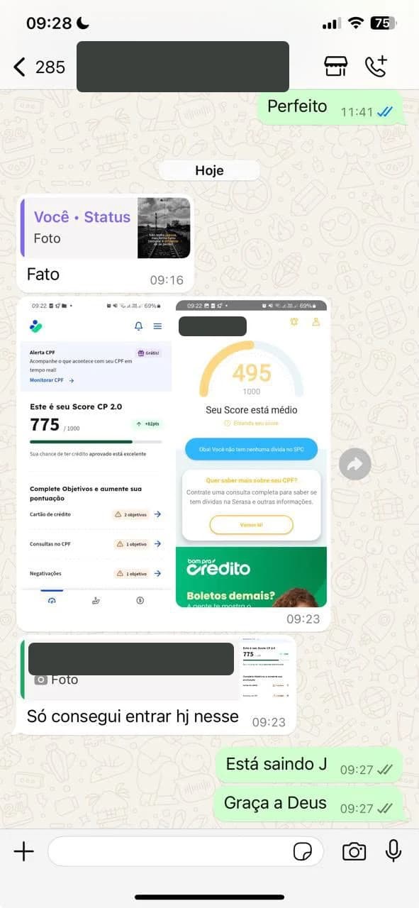 Conversa em que a cliente envia prints de score de crédito